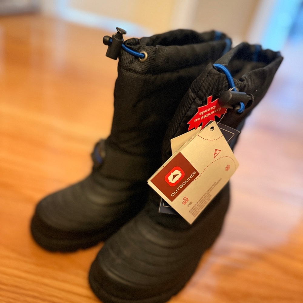 Outbound black Winter Boots with Blue Accents